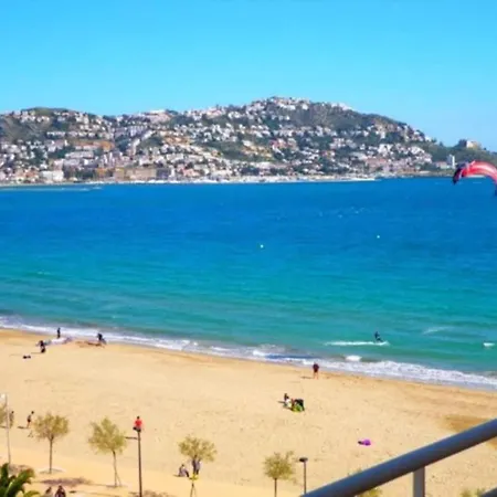 Apartment In Near Sandy Roses