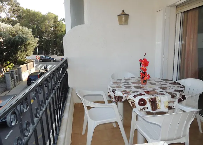 Apartment In Near Sandy *