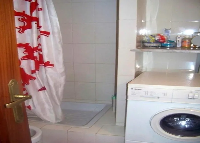 Apartment In Near Sandy