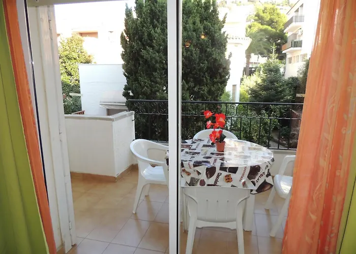 Apartment In Near Sandy